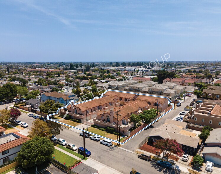 11932 207th St, Lakewood, CA à vendre - Photo du bâtiment - Image 1 de 17