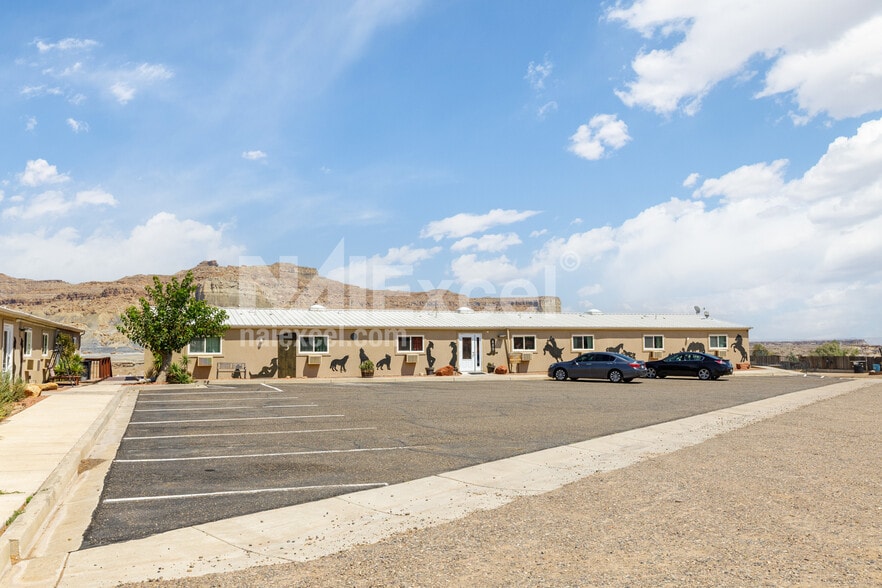 605 S Independence Dr, Big Water, UT for sale - Building Photo - Image 2 of 4