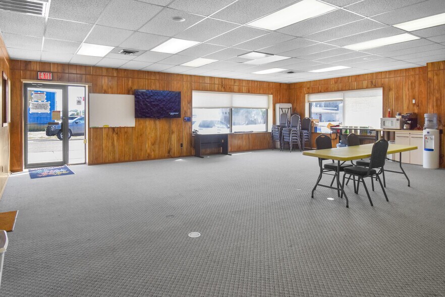 603 E 2nd St, Ogallala, NE à vendre - Photo du bâtiment - Image 2 de 34