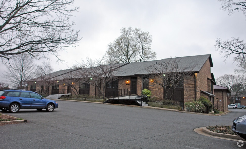 311 Maple Ave W, Vienna, VA for lease - Building Photo - Image 1 of 22