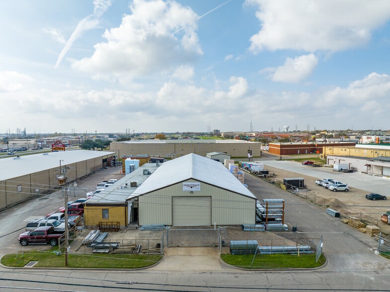 106 Factory Dr, Waco, TX à louer - Photo du bâtiment - Image 2 de 4