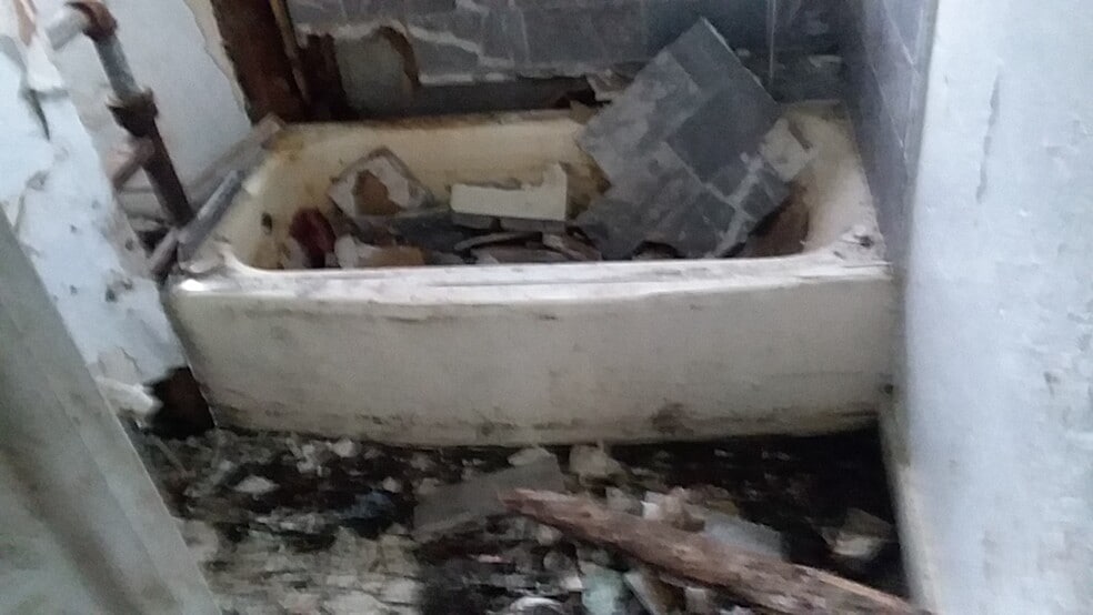 1875 Forest Hills Blvd, Cleveland, OH for sale - Building Photo - Image 2 of 9