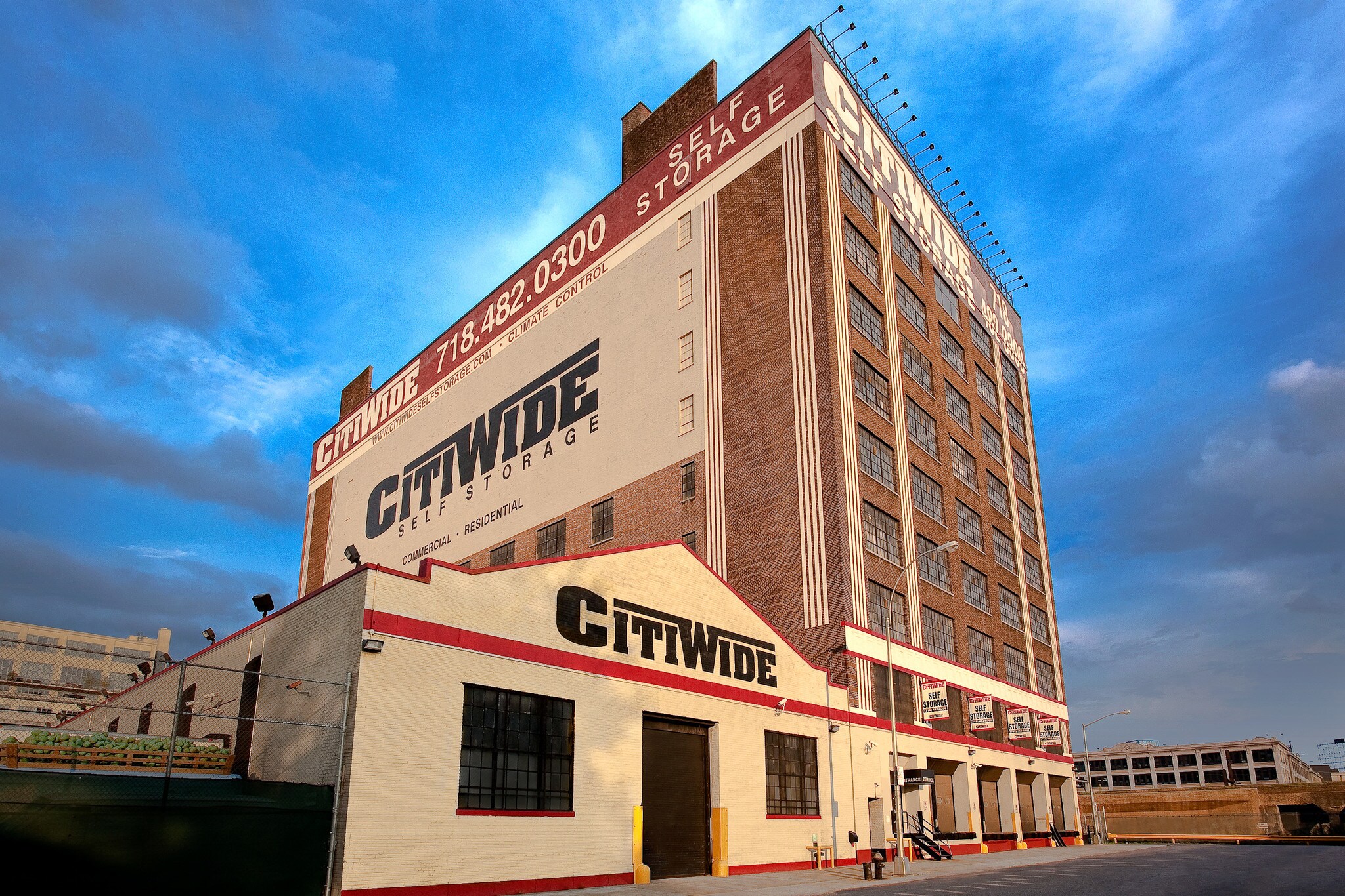 4555 Pearson Pl, Long Island City, NY à louer Photo du bâtiment- Image 1 de 4