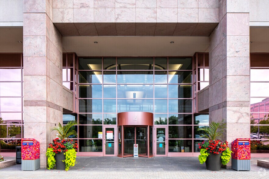 15 Allstate Pky, Markham, ON à louer - Photo du bâtiment - Image 3 de 5