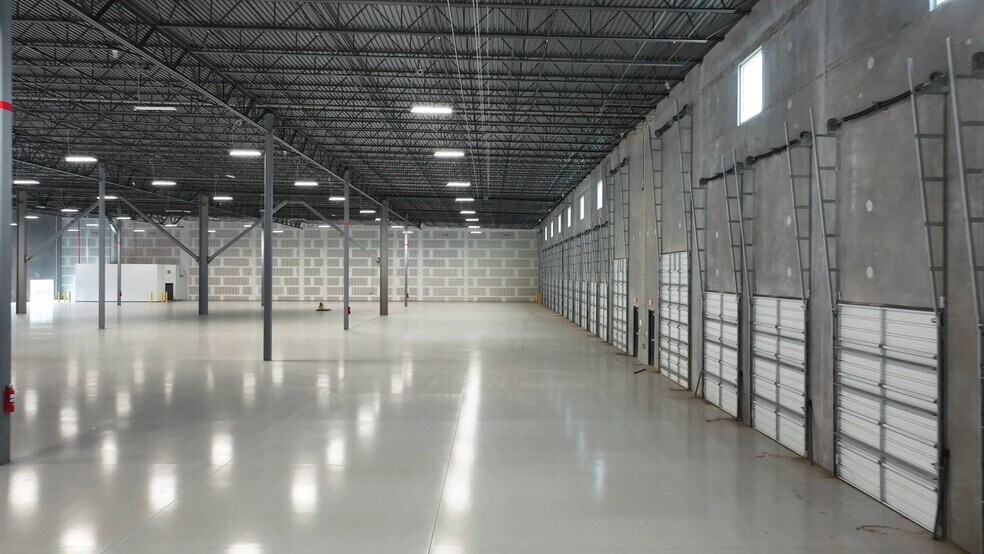 2280 Lane Ave N, Jacksonville, FL à louer - Vidéo sur l’inscription commerciale - Image 3 de 32