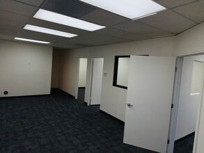 4891 Ronson Ct, San Diego, CA à louer Photo intérieure- Image 2 de 13