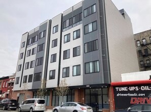 668 Communipaw Ave, Jersey City, NJ for lease Interior Photo- Image 1 of 6