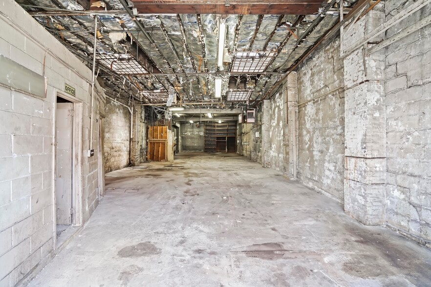 645 4th Ave, Brooklyn, NY for sale - Interior Photo - Image 3 of 7