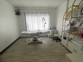 1923 Post Rd, Warwick, RI à vendre Photo intérieure- Image 1 de 15