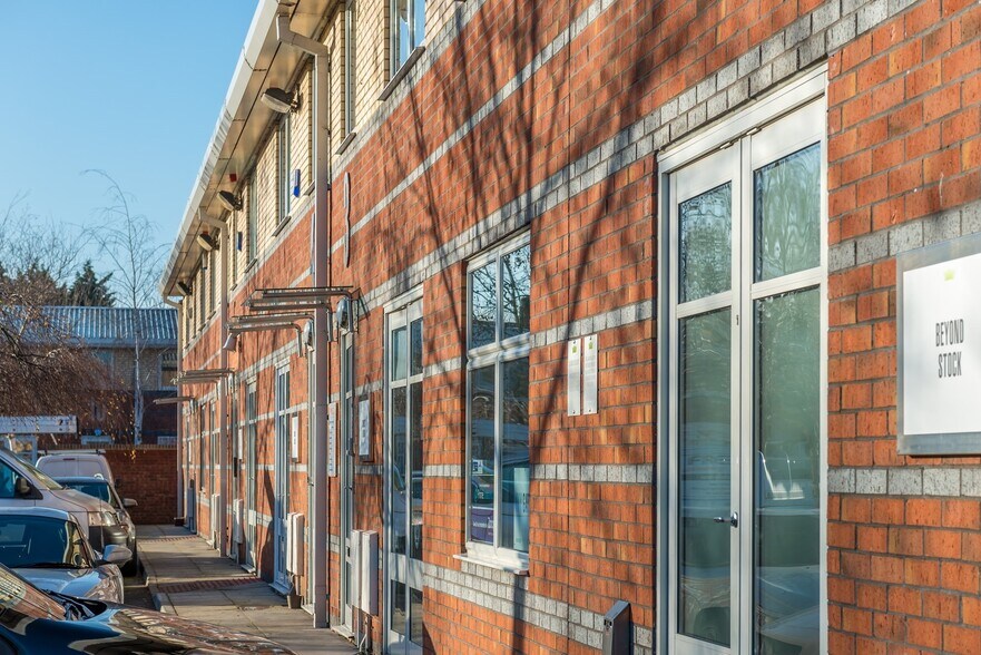 Chapel Mill Rd, Kingston Upon Thames for lease - Building Photo - Image 3 of 6