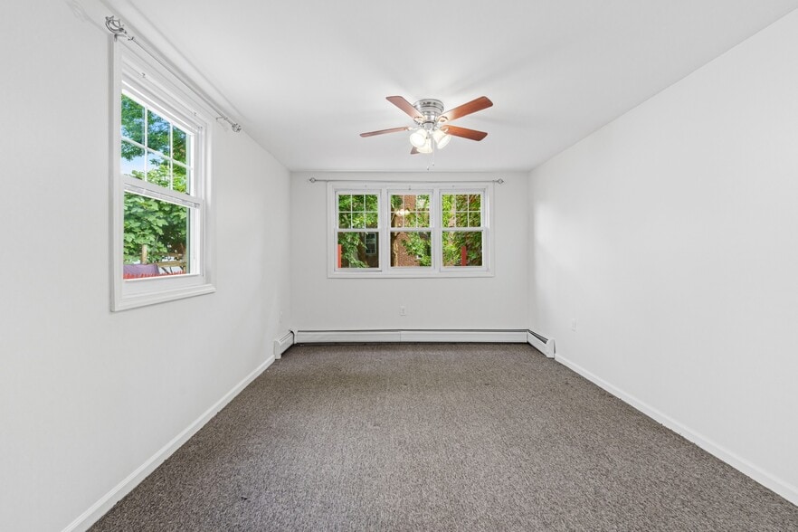 188 Avenue B, Bayonne, NJ à vendre - Photo intérieure - Image 2 de 8