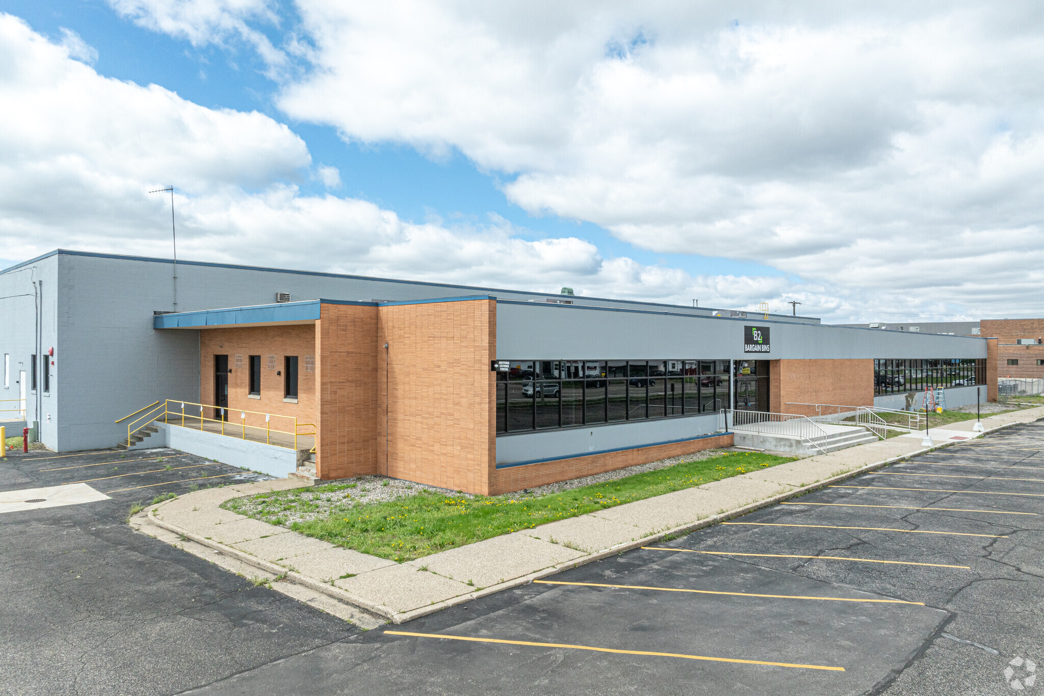 350 28th St SE, Grand Rapids, MI for sale Building Photo- Image 1 of 1