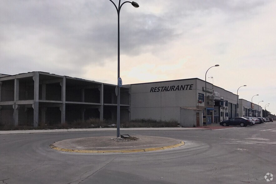 Avenida Industria, 15X, El Viso de San Juan, Toledo à vendre - Photo du bâtiment - Image 3 de 4