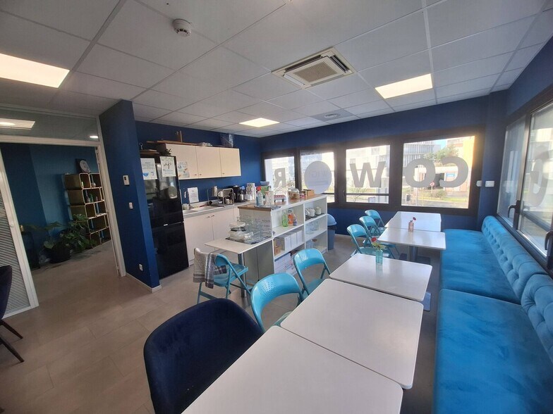 Office in Bordeaux for lease - Building Photo - Image 2 of 9