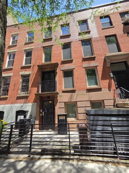 213 Ashland Pl, Brooklyn, NY à vendre - Photo du bâtiment - Image 2 de 10