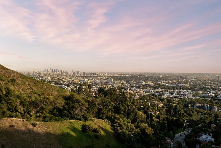 2000 Wattles Dr, Los Angeles, CA for sale - Building Photo - Image 2 of 17