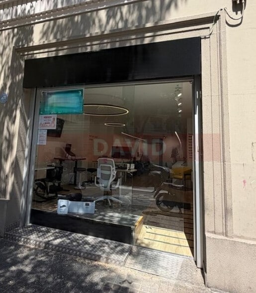 Retail in Barcelona, Barcelona for lease - Building Photo - Image 2 of 2