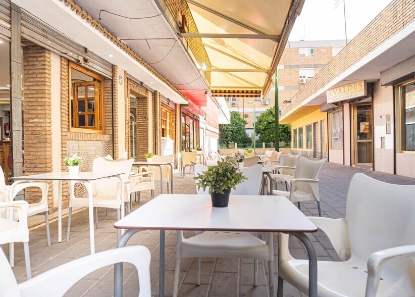 Commerce de détail dans Sevilla, Sevilla à vendre - Photo du bâtiment - Image 2 de 37