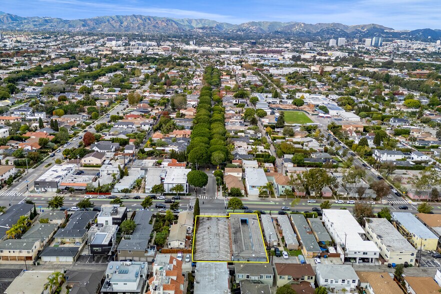 2338 Ocean Park Blvd, Santa Monica, CA à vendre - Photo du bâtiment - Image 3 de 16