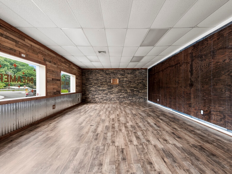 98-112 Hendersonville Hwy, Pisgah Forest, NC for lease - Building Photo - Image 3 of 24