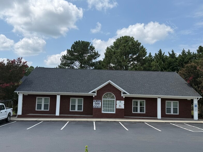 1662 E Booker Dairy Rd, Smithfield, NC for lease - Building Photo - Image 2 of 17