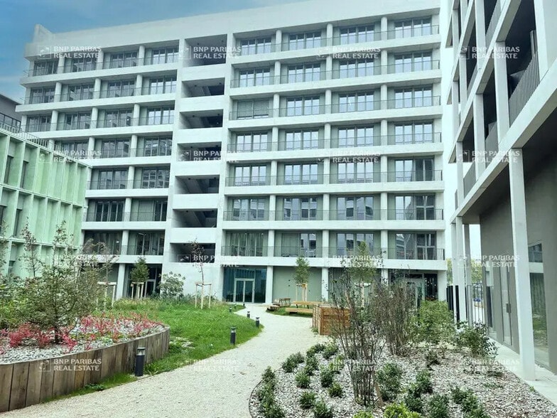 Office in Lyon for lease - Building Photo - Image 2 of 14