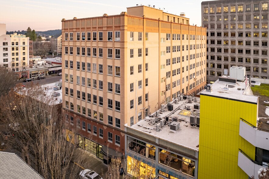 132 E Broadway, Eugene, OR à louer - Photo du bâtiment - Image 2 de 12