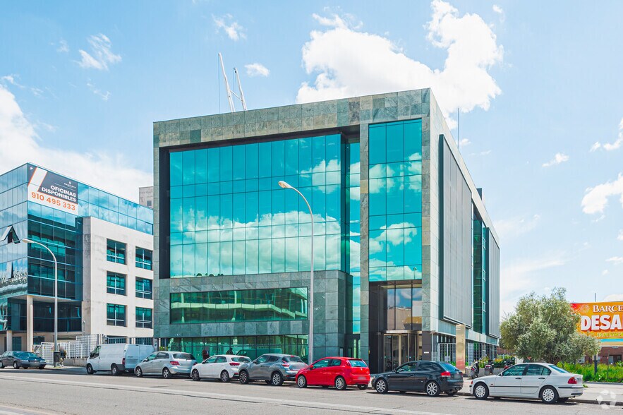 Calle de Juan Ignacio Luca de Tena, 6, Madrid, Madrid for lease - Building Photo - Image 3 of 6