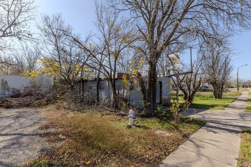 919 W 2nd St, Taylor, TX for sale - Building Photo - Image 3 of 42
