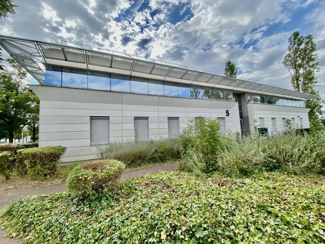 Bureau dans Bron à louer Photo du bâtiment- Image 1 de 10