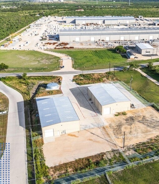 764 Soechting Rd, New Braunfels, TX à louer - Photo du bâtiment - Image 3 de 13