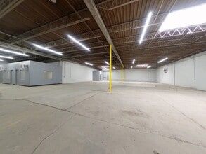 2463 S Riverside Dr, Fort Worth, TX for lease Interior Photo- Image 2 of 7