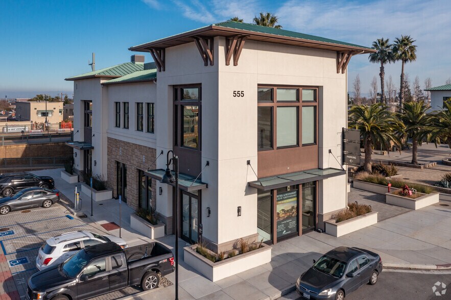 661 El Camino Real, San Carlos, CA à louer - Photo du bâtiment - Image 2 de 7