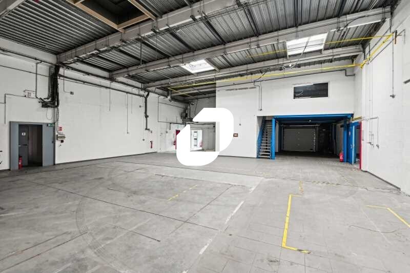 Flex in Gennevilliers for lease - Interior Photo - Image 3 of 4