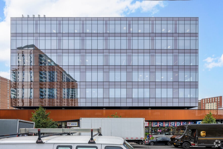 626 Sheepshead Bay Rd, Brooklyn, NY for lease - Building Photo - Image 2 of 5