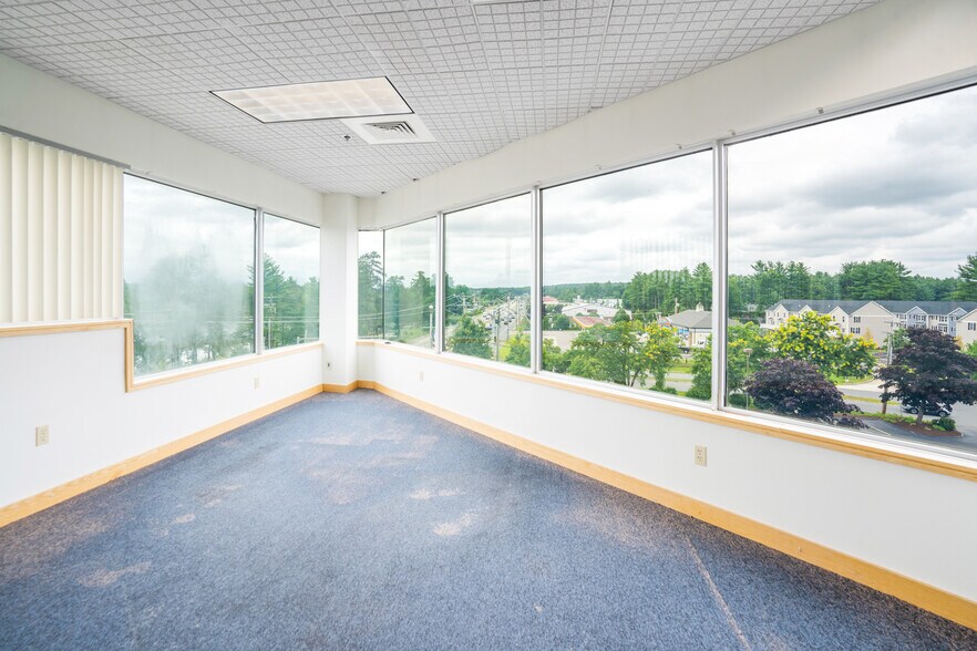 547 Amherst St, Nashua, NH à louer - Photo du bâtiment - Image 2 de 3