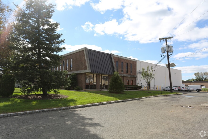 12-18 Gloria Ln, Fairfield, NJ for lease - Building Photo - Image 2 of 4