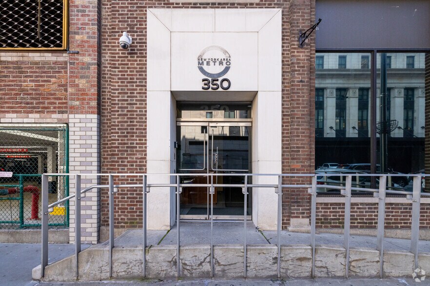 350 W 31st St, New York, NY à louer - Photo du bâtiment - Image 3 de 7