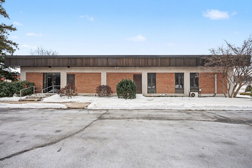 400 Nationwide Dr, Harrisburg, PA à vendre - Photo du bâtiment - Image 2 de 44