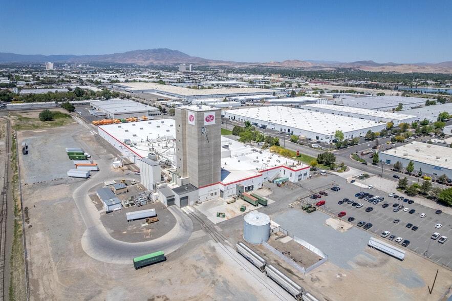 1055 E Greg St, Sparks, NV for lease - Building Photo - Image 2 of 4