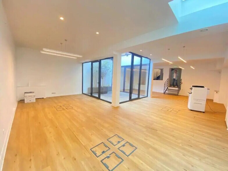 Office in Boulogne-Billancourt for lease - Building Photo - Image 2 of 6