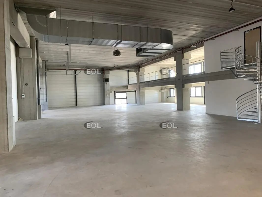 Flex in Colombes for lease Building Photo- Image 1 of 6