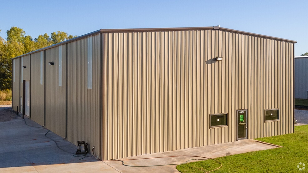 8301 SW 23rd Pl, Oklahoma City, OK à louer - Photo du bâtiment - Image 2 de 2