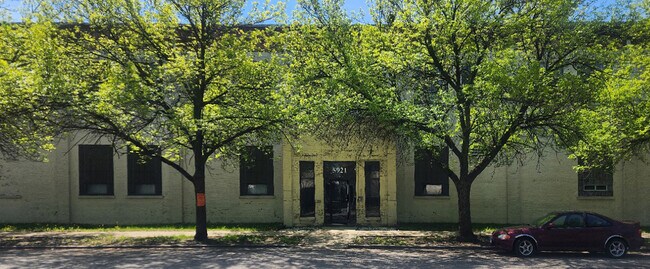 Plus de détails pour 5921 W Dickens Ave, Chicago, IL - Bureau à louer
