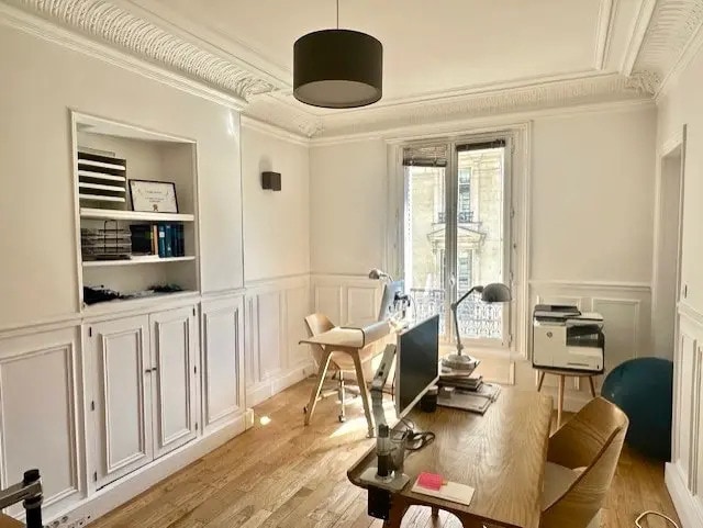 Office in Paris for lease Interior Photo- Image 1 of 10