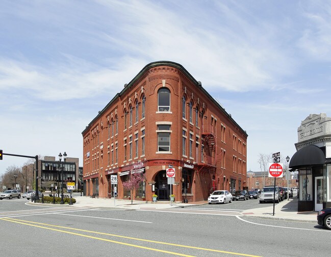 Plus de détails pour 2 Elm Sq, Andover, MA - Commerce de détail à louer