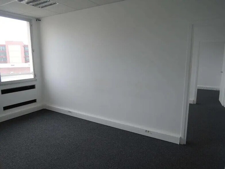 88 Rue Robespierre, Montreuil for sale - Interior Photo - Image 2 of 3