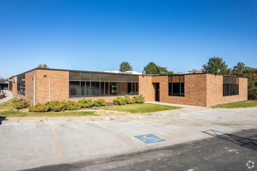 2435 S 130th Cir, Omaha, NE à louer - Photo du bâtiment - Image 3 de 7