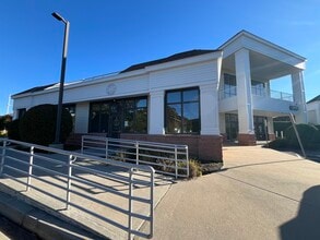 3045 Tower Hill Rd, South Kingstown, RI for lease Interior Photo- Image 1 of 14