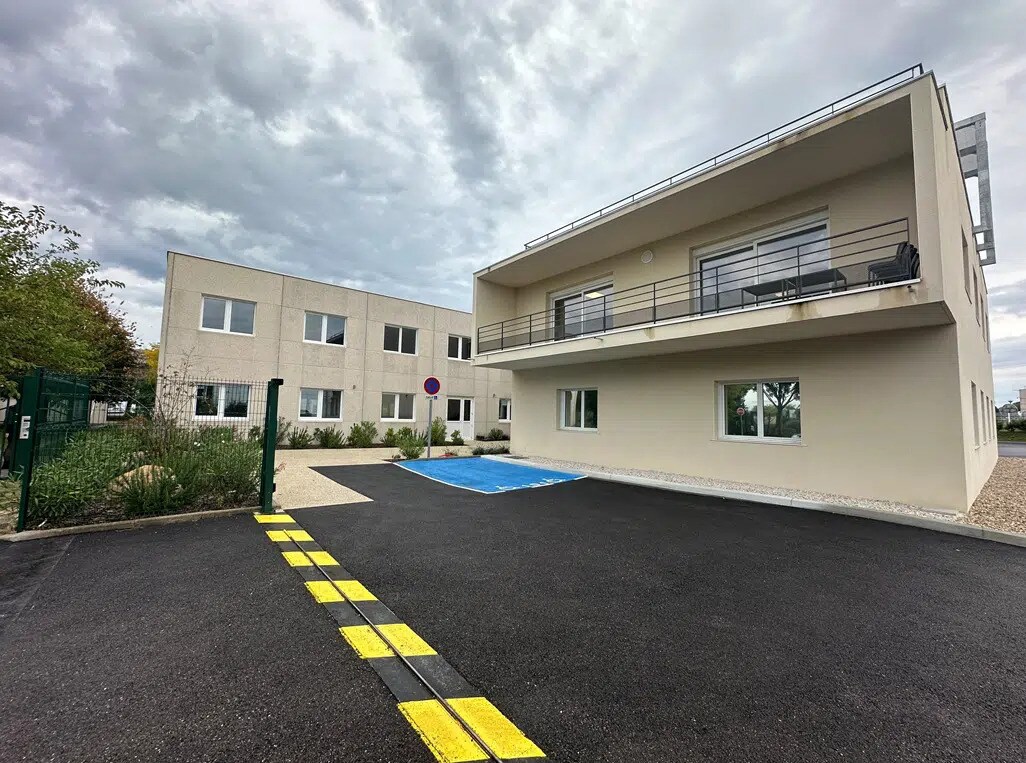 22 Rue Du 35Eme Regiment D'Aviation, Bron à vendre Photo du bâtiment- Image 1 de 1